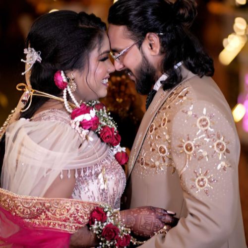 Mayank engegament01 (500 x 500 px)
